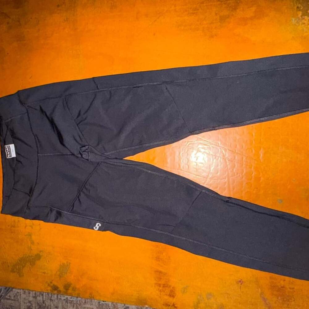 SOLOS High-Waisted Performance Leggings Size M Black Athletic Pants
